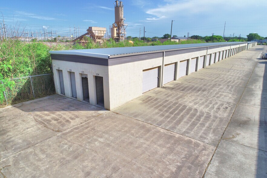 More Photos Of 5849 Holly Rd, Corpus Christi Self Storage For Sale