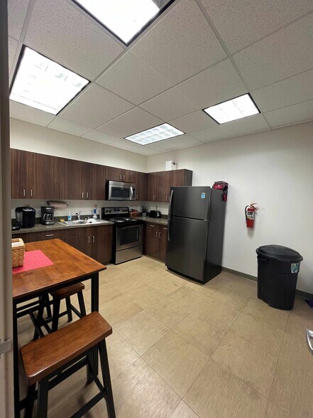 More Photos Of 4211 Glass Rd NE, Cedar Rapids Office For Lease