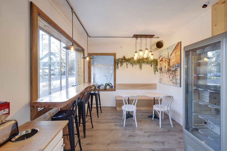 More Photos Of 9103 Glover Rd, Langley Storefront Retail Residential For Lease