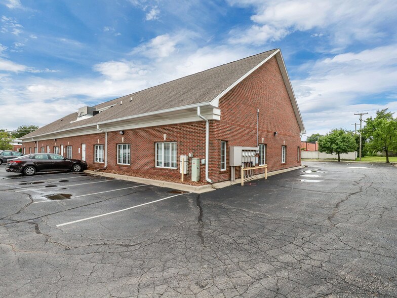 2160321611 E 11 Mile Rd, Saint Clair Shores, MI 48081 Medical Office