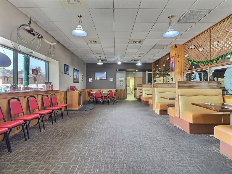 More Photos Of 203 E Cleveland St, Sundance Storefront Retail Office For Sale