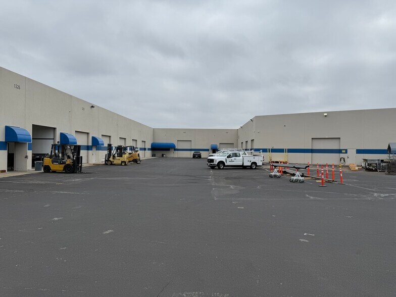 More Photos Of 1301 Laurelwood Rd, Santa Clara Manufacturing For Lease