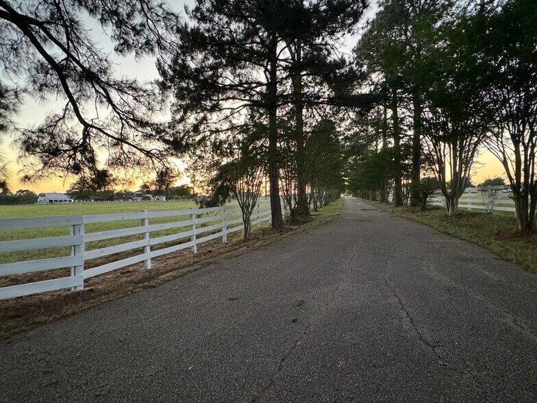 More Photos Of 2504 SH-304, Smithville Warehouse For Sale