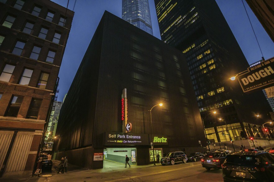 More Photos Of 401 N State St, Chicago Specialty For Sale