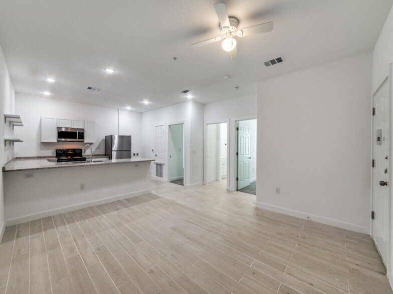 More Photos Of 1501 E Southcross Blvd, San Antonio Apartments For Sale
