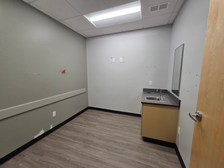 More Photos Of 2709 Pelham Rd, Greenville Medical For Lease