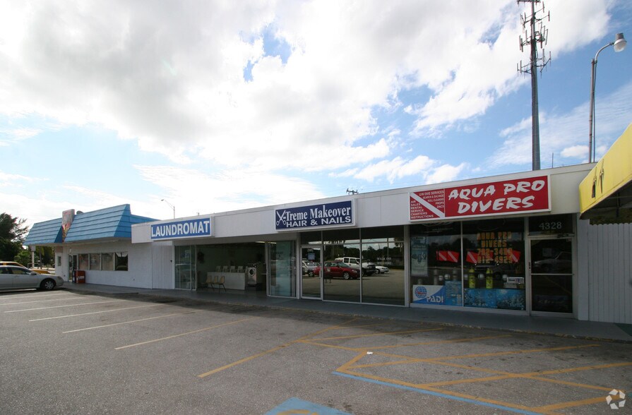 More Photos Of 4330 101st St W, Bradenton General Retail For Lease