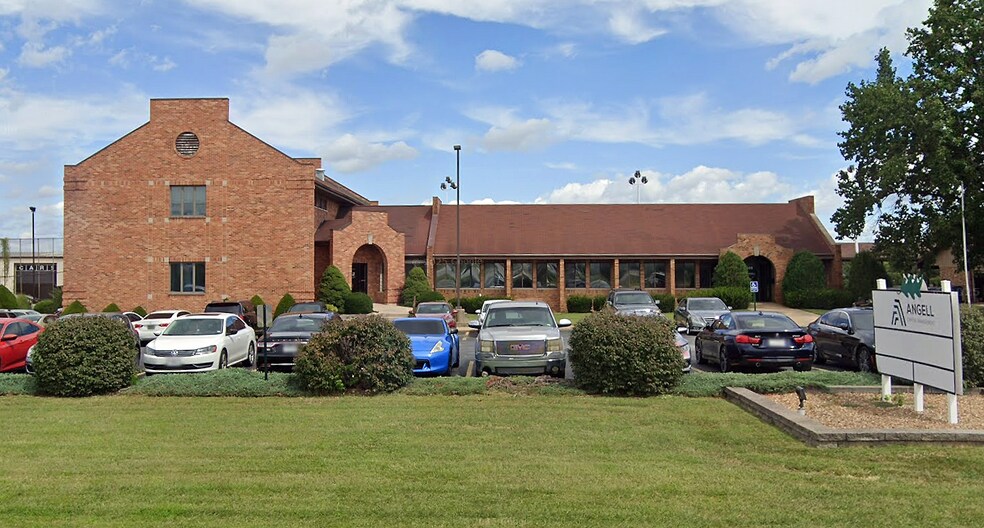 More Photos Of 3660 W Clay St, Saint Charles Office For Lease