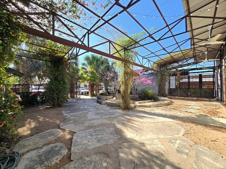 Primary Photo Of 114 E Cevallos, San Antonio Office For Lease