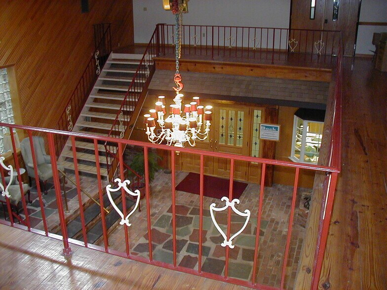 More Photos Of 418 3rd Ave, Ford City Light Distribution For Lease