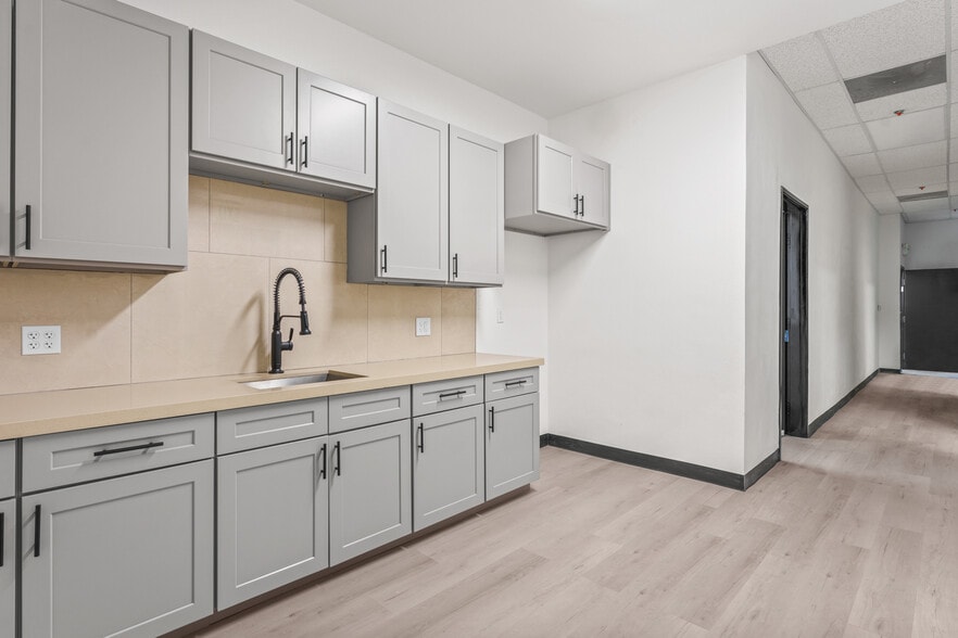 More Photos Of 3535 N Anza Rd, Palm Springs Warehouse For Sale