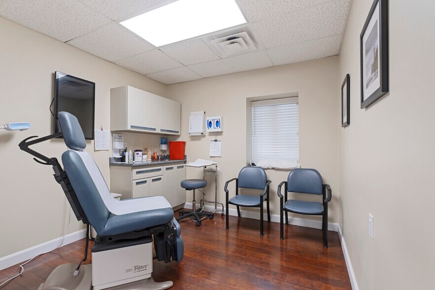 More Photos Of 13 Railroad Sq, Waterville Medical For Sale