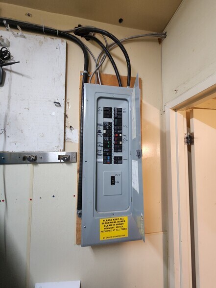 More Photos Of 208 Railway Ave E, Drumheller Convenience Store For Sale