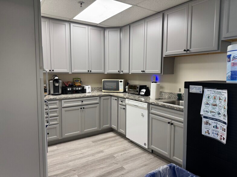 More Photos Of 9813-9817 Godwin Dr, Manassas Research And Development For Sale