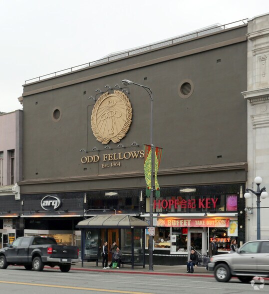 Primary Photo Of 1317 Douglas St, Victoria Storefront Retail Office For Lease