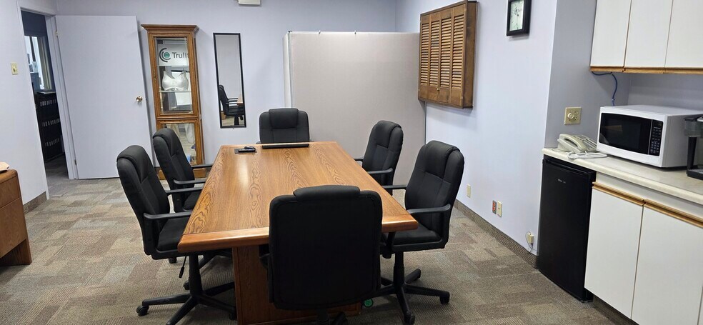 More Photos Of 39 E Davis St, Quinte West Industrial For Sale