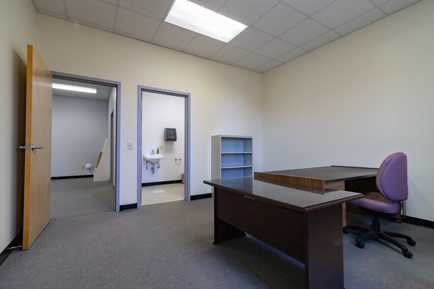 More Photos Of 10 Valley Street, Lenox Coworking Space