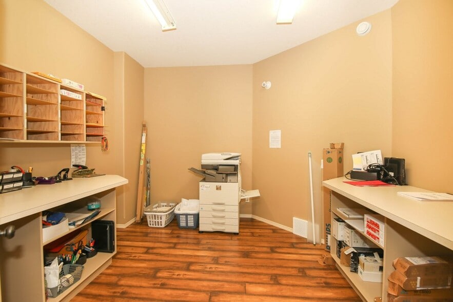 More Photos Of 5209 49A Ave, Bentley Office For Sale