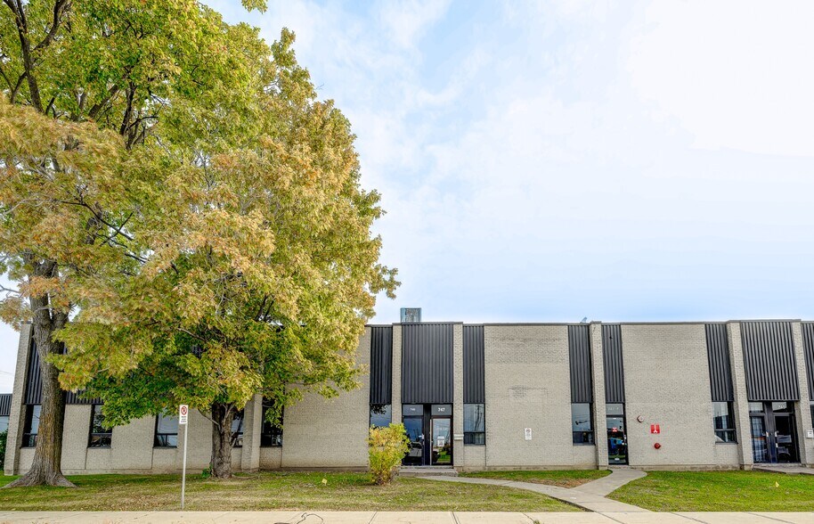 More Photos Of 731-749 Av Meloche, Dorval Light Distribution For Lease