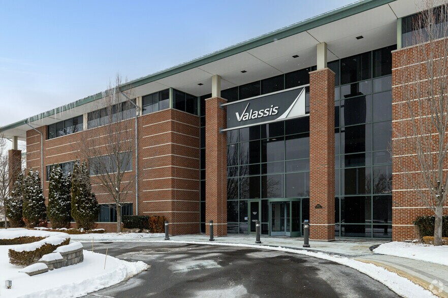 More Photos Of 19975 Victor Pky, Livonia Office For Lease
