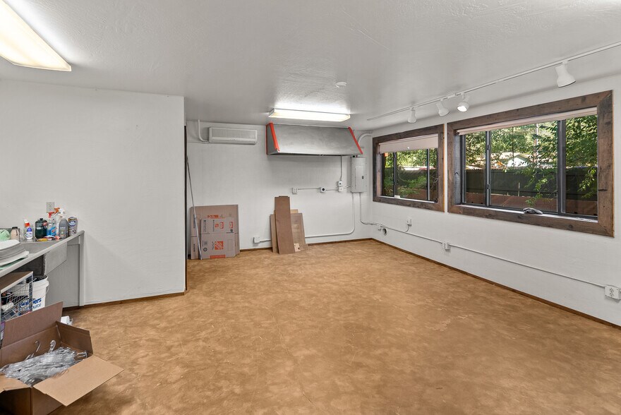 More Photos Of 110 Oak Creek Blvd, Sedona Specialty For Sale