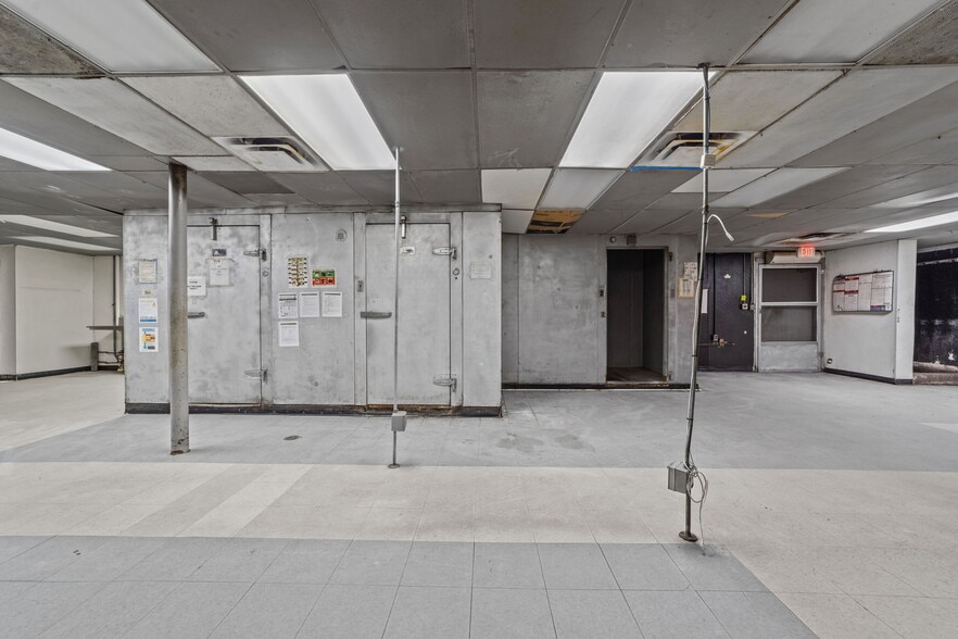 More Photos Of 607 S Main St, King Department Store For Lease