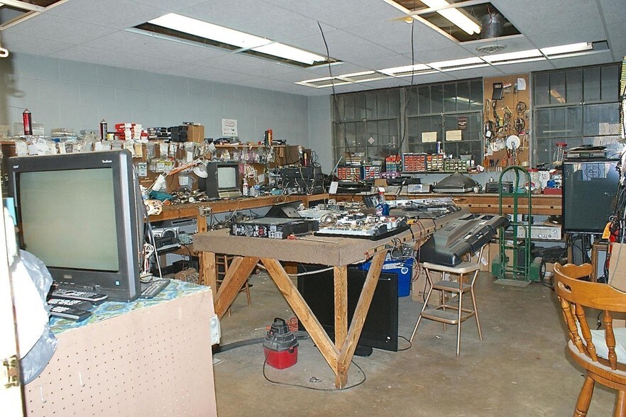 More Photos Of 550 Connellsville St, Uniontown Storefront For Sale