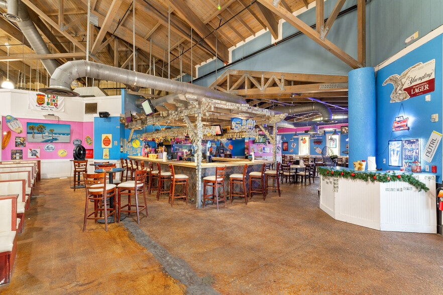 More Photos Of 17650 San Carlos Blvd, Fort Myers Supermarket For Sale