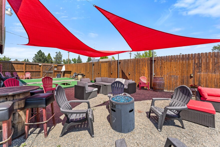More Photos Of 2039 Redwood Ave, Grants Pass Restaurant For Sale