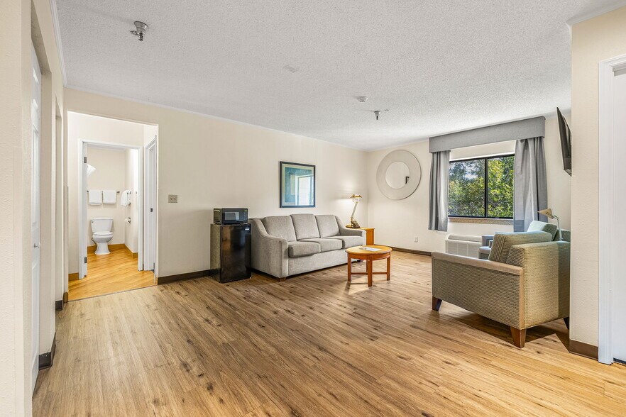 More Photos Of 602 S Falkenburg Rd, Tampa Hotel For Sale