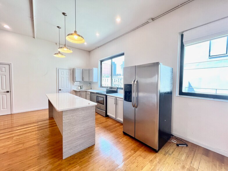 More Photos Of 109 Clay St, Brooklyn Flex For Lease