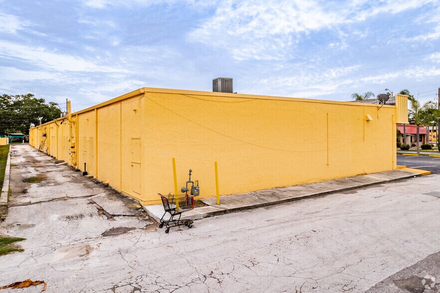 More Photos Of 10601-10641 117th Dr, Largo Restaurant For Lease