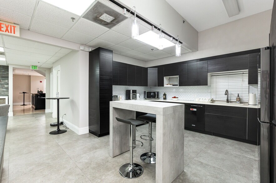 More Photos Of 1200 S Rogers Cir, Boca Raton Warehouse For Sale