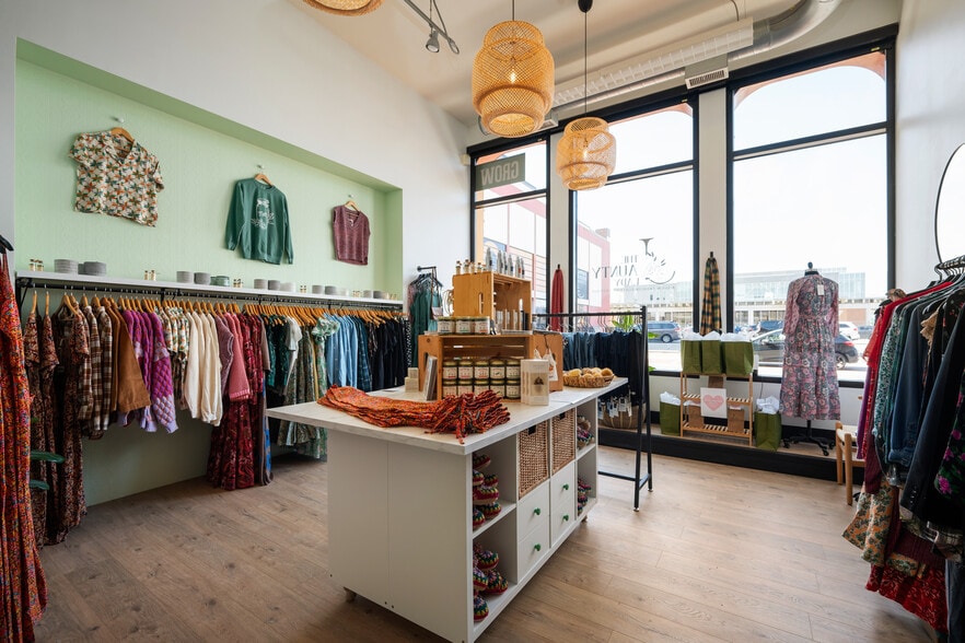 More Photos Of 108 S Walnut St, Muncie Office For Sale