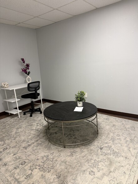 More Photos Of 4707 W Gandy Blvd, Tampa Storefront Retail Office For Lease