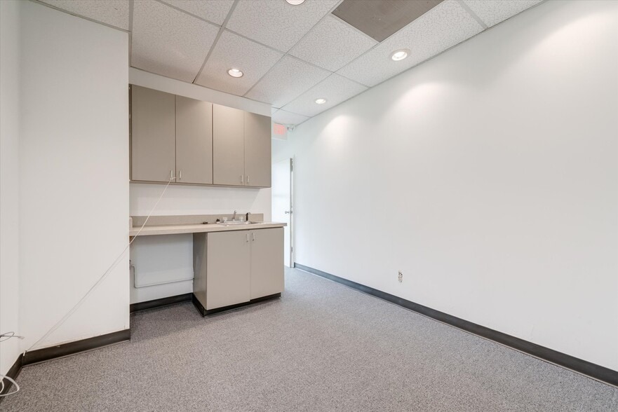 More Photos Of 2701 Osler Dr, Grand Prairie Medical For Sale