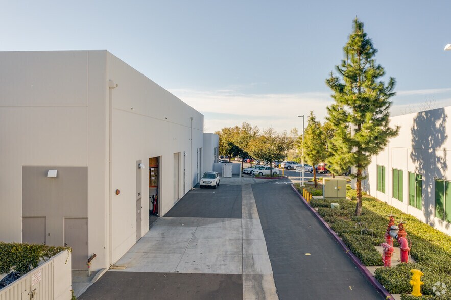 More Photos Of 9551-9591 Irvine Center Dr, Irvine Research And Development For Lease