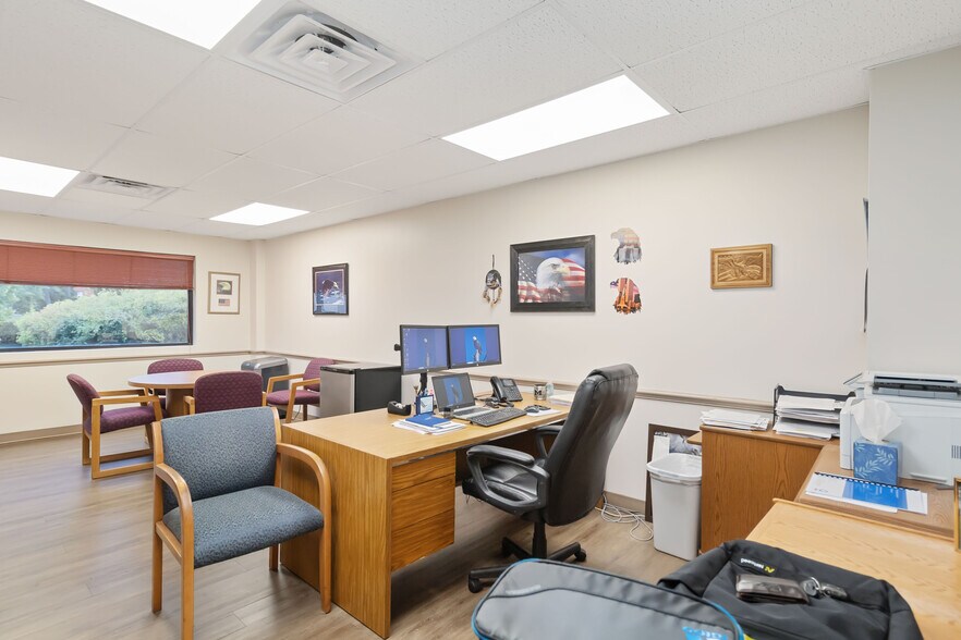 More Photos Of 1076 Florida Central Pky, Longwood Warehouse For Lease