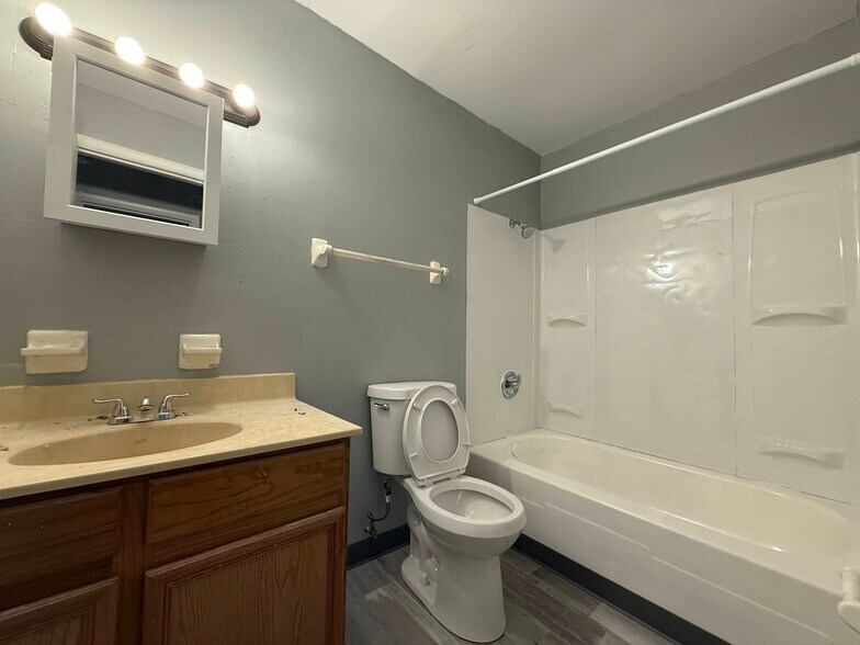 More Photos Of 8712-8804 Dayton Oxford Rd, Franklin Apartments For Sale