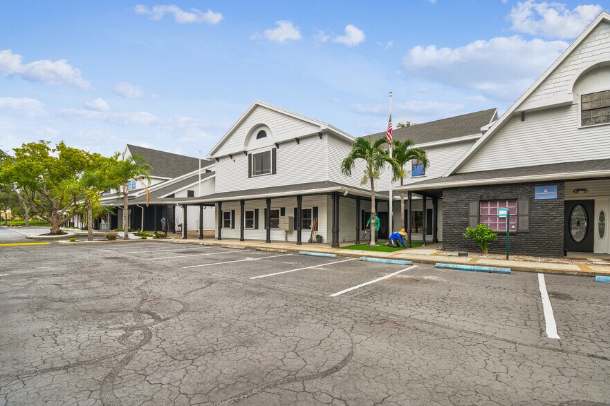 More Photos Of 300 E Bay Dr, Largo Office For Lease