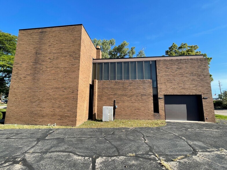 More Photos Of 2500 Rochester Ct, Troy Light Manufacturing For Sale