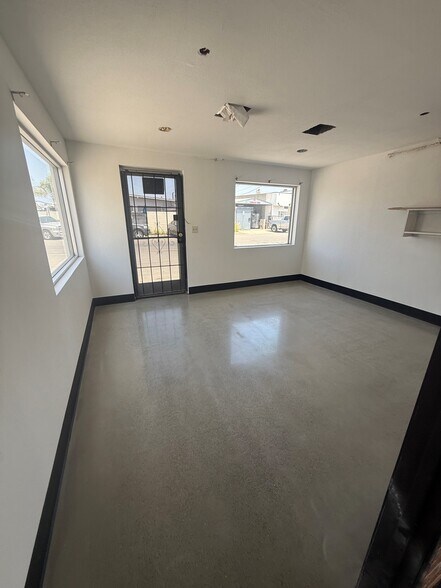More Photos Of 8110 Commercial St, La Mesa Service For Lease