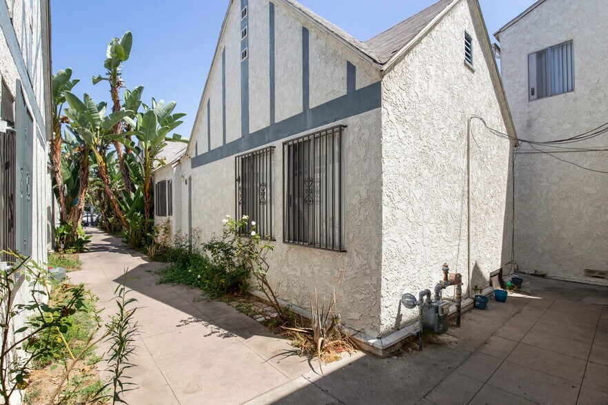 More Photos Of 526-534 W 47th St, Los Angeles Apartments For Sale