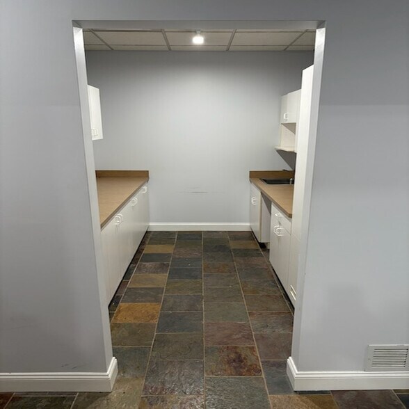 More Photos Of 12777 Abbey Rd, North Royalton Warehouse For Lease