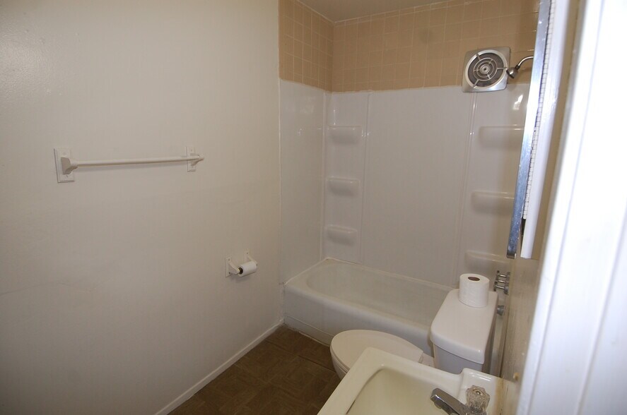 More Photos Of 1100 Arthur St, Iowa City Apartments For Sale