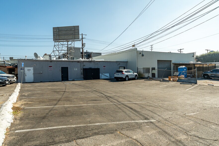 More Photos Of 8555-8559 Reseda Blvd, Northridge Storefront For Sale