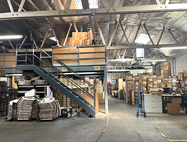 More Photos Of 1607 S Grand Ave, Los Angeles Warehouse For Sale