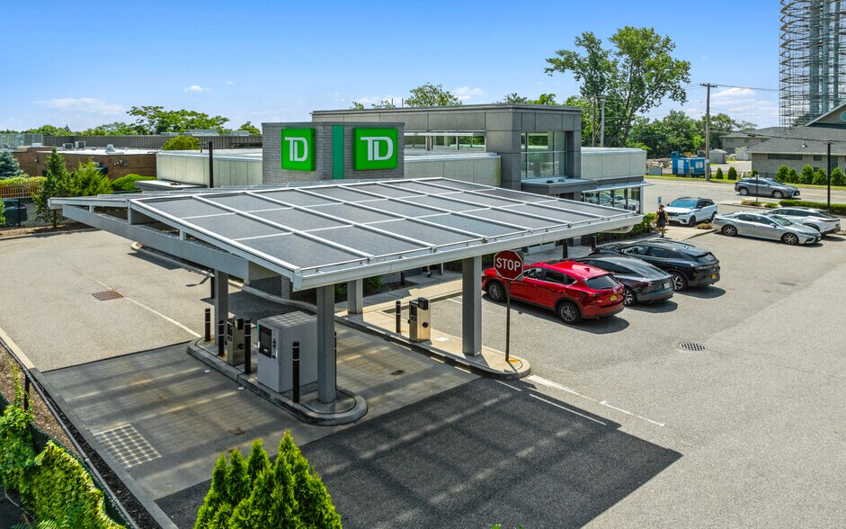 More Photos Of 391 Jericho Tpke, Jericho Bank For Lease