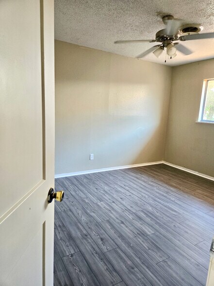 More Photos Of 1400 N Saint Marys St, Beeville Apartments For Sale
