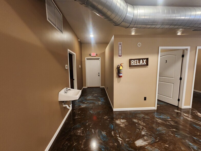 More Photos Of 109 W Poplar St, Harrisburg Specialty For Sale